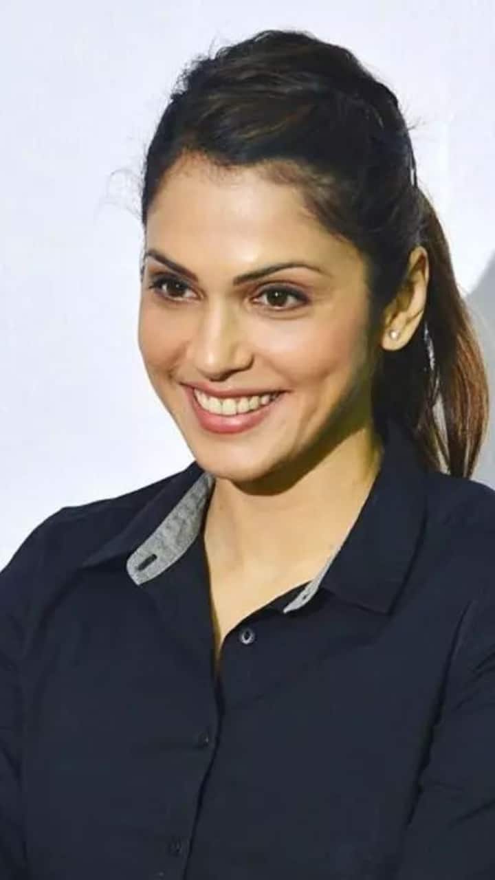 Isha Rgt Isha Koppikar