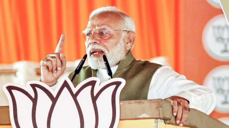 &#039;Congress Insults India On Foreign Land, Is Run By Tukde-Tukde Gang, Urban Naxals&#039;: PM Modi