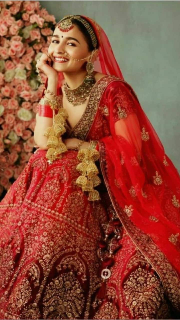deepika padukone red wedding dress This Indian bride wore Deepika Padukone's Sabyasachi lehenga at her own  wedding