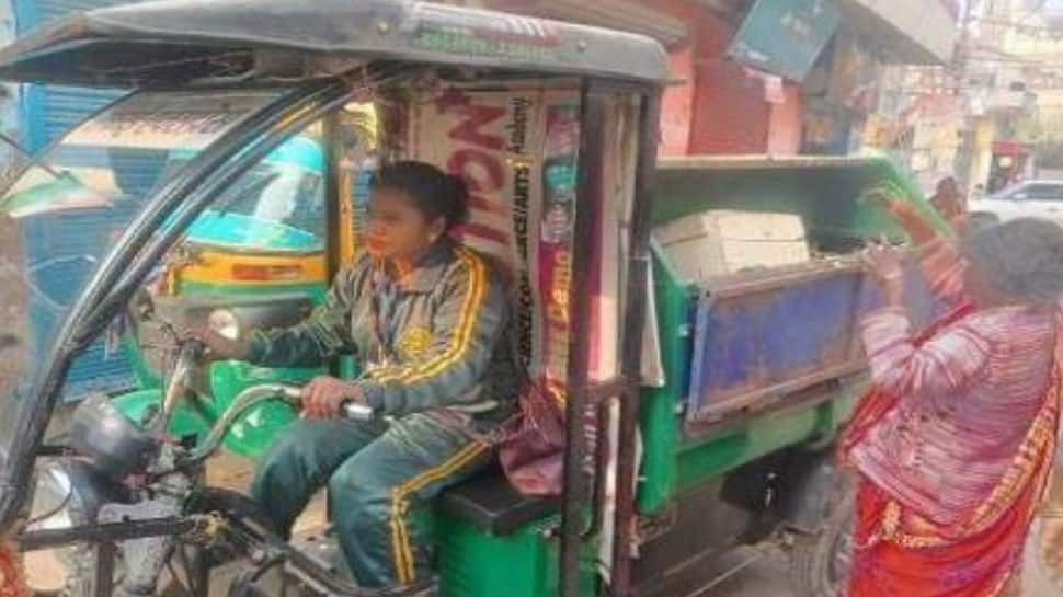 Patna Woman e-Rickshaw Driver Also Doubles Up As Door-To-Door Garbage Collector, Wins Praises From Govt And People