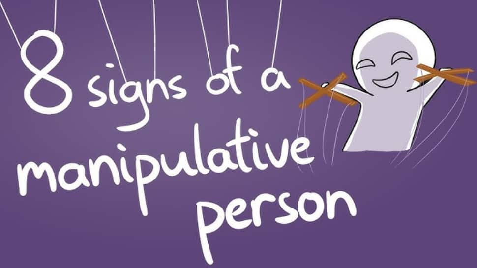 8 Signs of a Manipulative Person