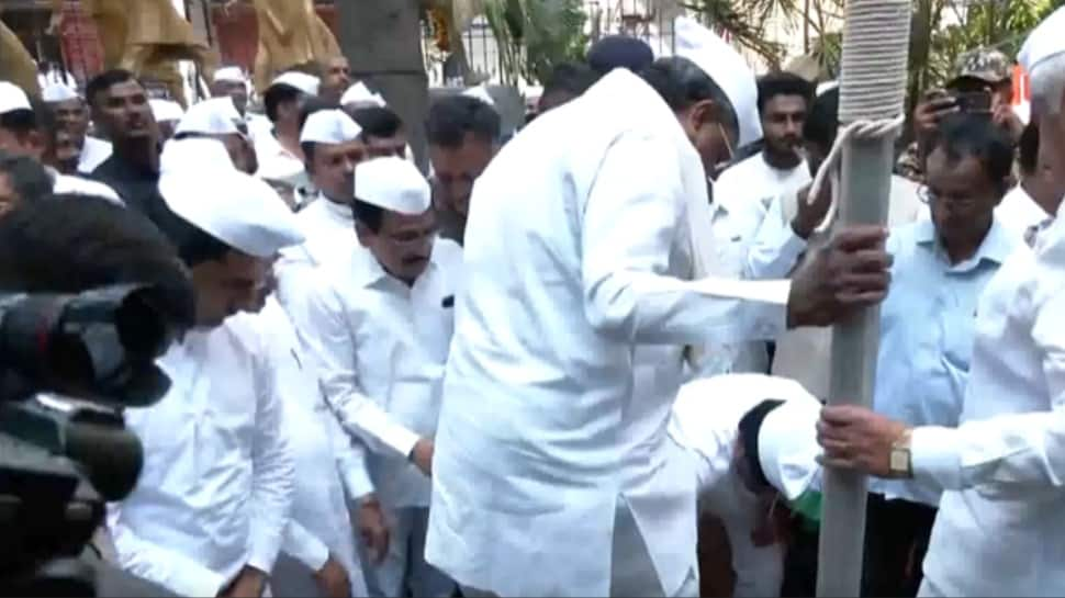 Outage As Cong Worker Removes Siddaramaiah&#039;s Shoes Holding National Flag During Gandhi Jayanti Event: WATCH