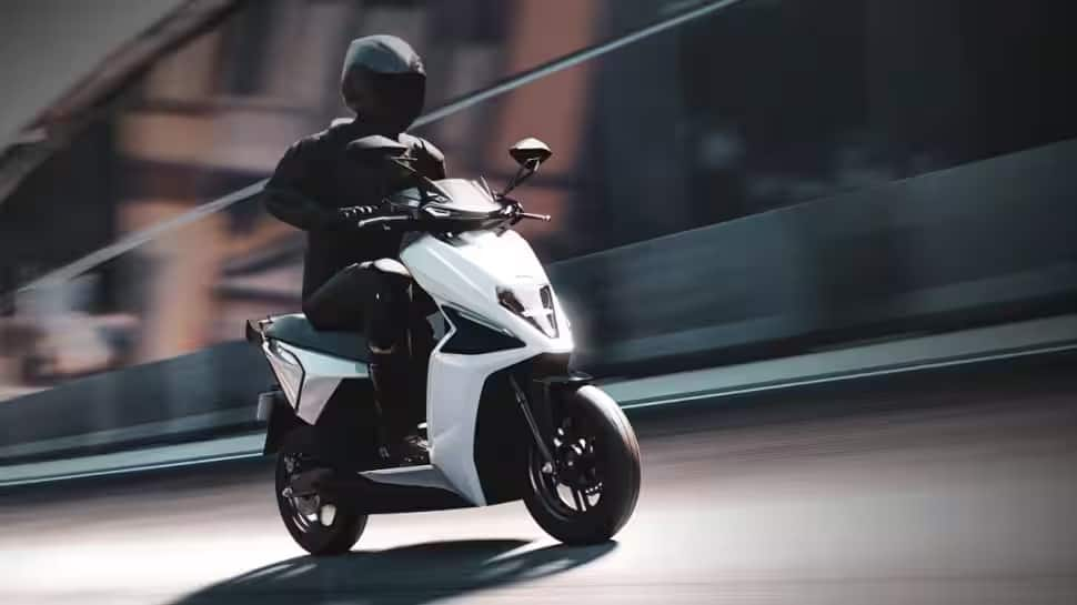 Buying An Electric Scooter? THIS Company Is Offering 8 Years Warranty On Motor And Battery