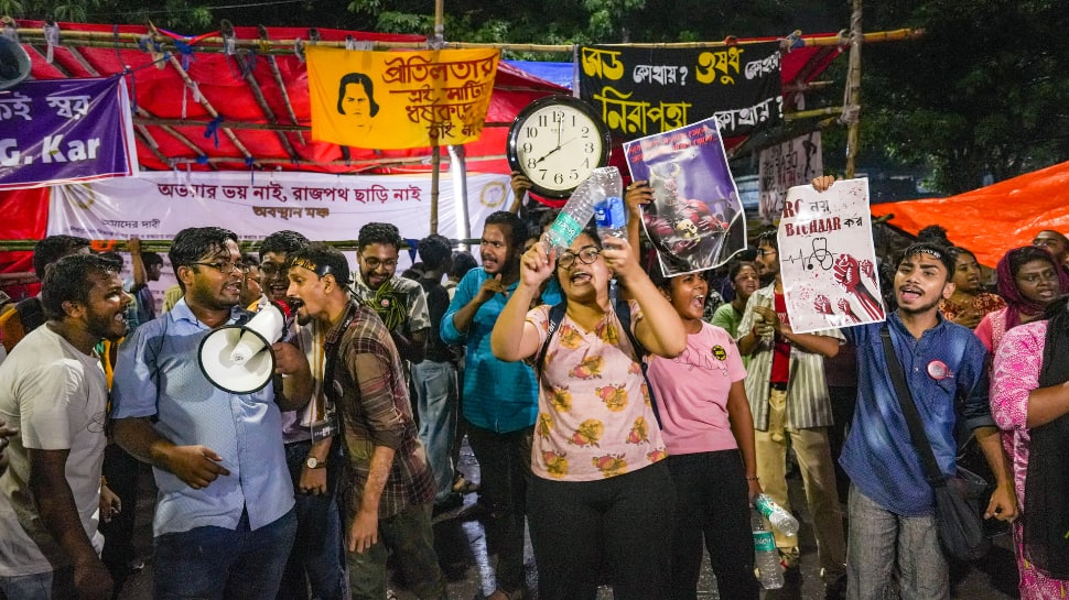 Junior Doctors Start Fast Unto Death Protest As 24-Hour Deadline To Mamata Government Ends