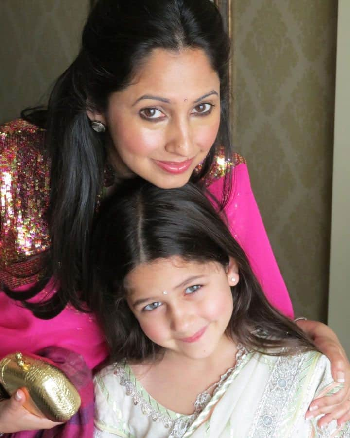 Naomika With Mommy Rinke Khanna