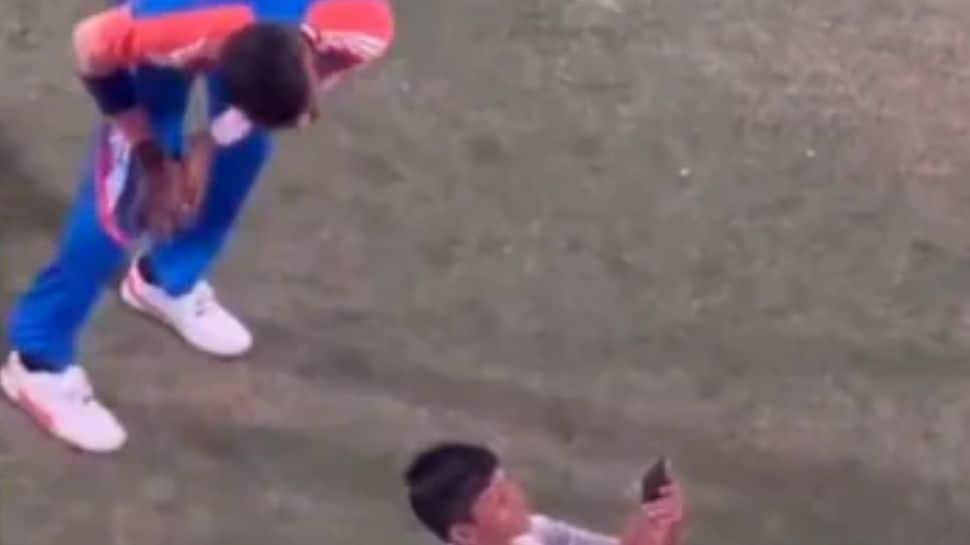 Hardik Pandya Takes Selfie With Ballboy During India vs Bangladesh 3rd T20I - Watch