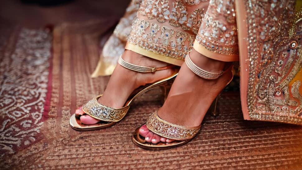 Myntra Diwali Sale 2024 is LIVE: Get up to 60% Off on the Ethnic Footwear Collection