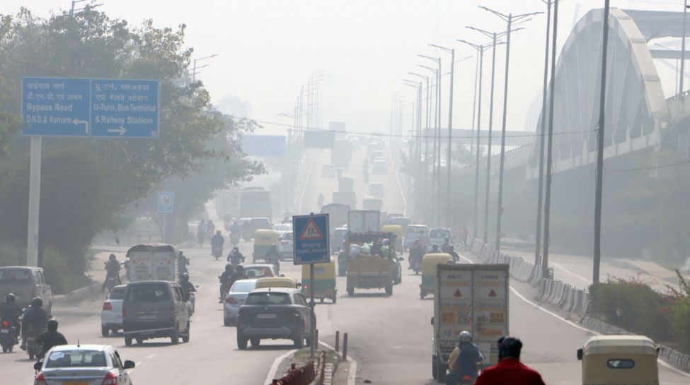 Delhi Air Quality Deteriorates To ‘Very Poor’ As Respiratory Diseases Surge By 30% Delhi Air Quality Deteriorates To ‘Very Poor’ As Respiratory Diseases Surge By 30%