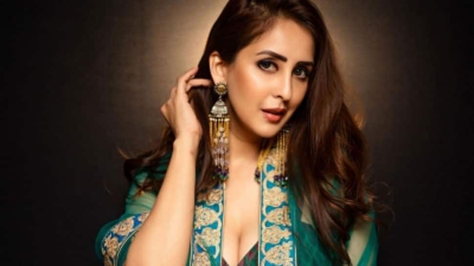 Chahatt Khanna Says She Was Brainwashed To Convert Into Islam By Her Ex-Husband Farhan Mirza