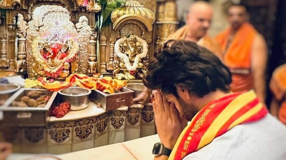 Kartik Aaryan Seeks Blessings At Siddhivinayak Temple; Says 'Thank You Bappa For My Biggest Friday'