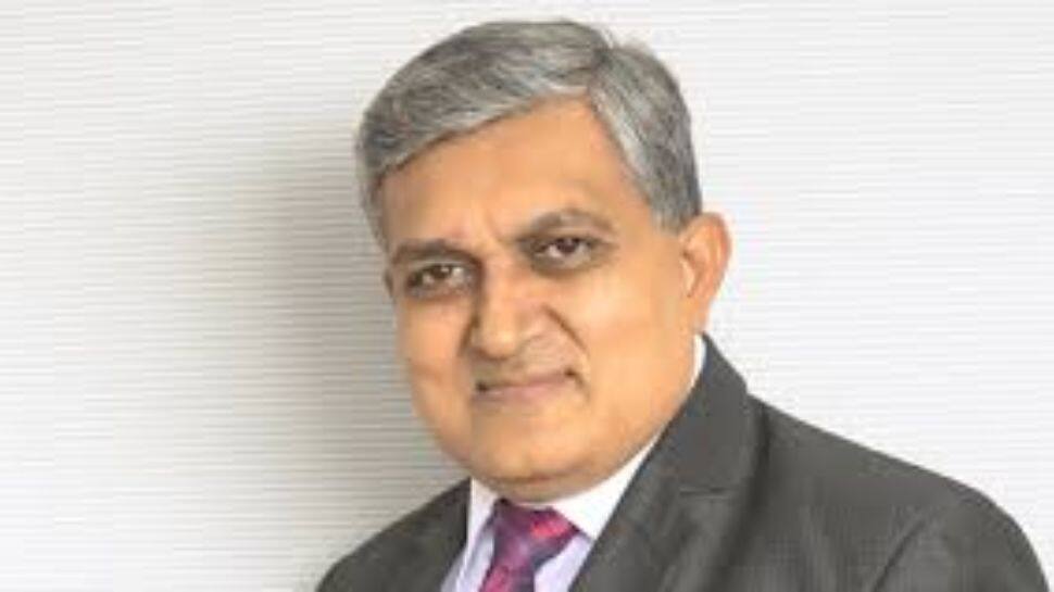Hitesh Chimanlal Doshi: Education Waaree Energies