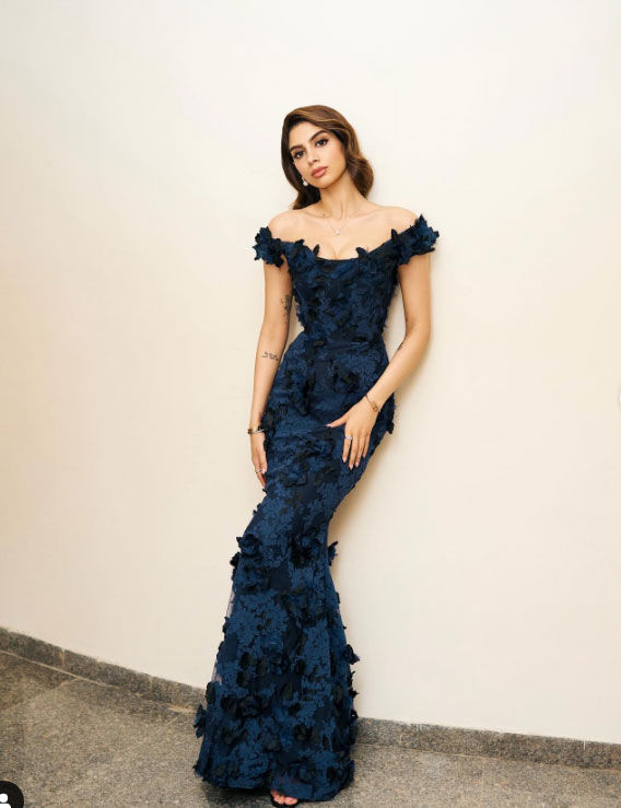 Slaying in a bodycon gown