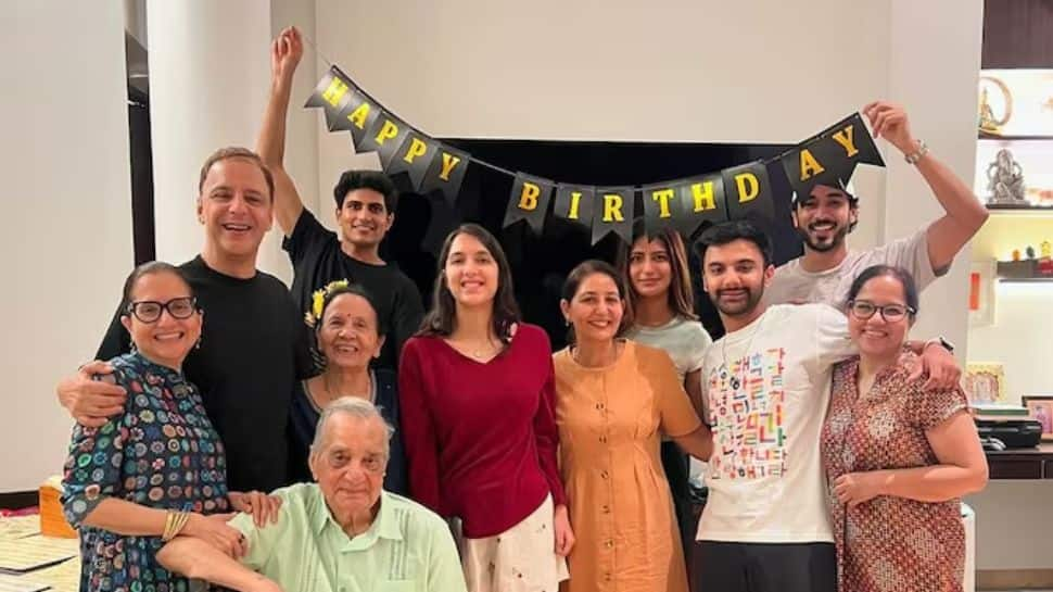 Shubman Gill Takes Part In Agni Chopra's Birthday Celebration, Pic Goes Viral