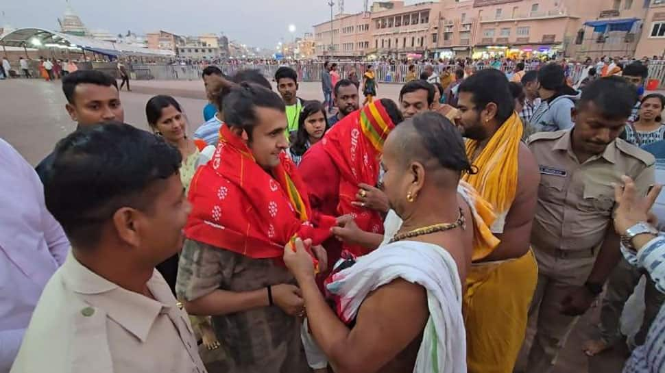 Sonu Nigam Offers Prayers At Famous Jagannath Puri Temple In Odisha