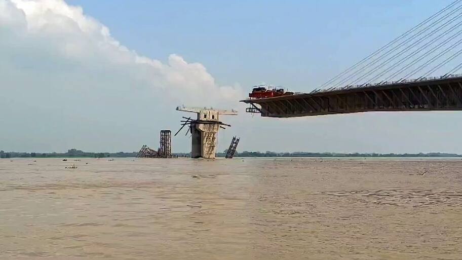 3 Killed As Car Plunges Into River After GPS Directs It To Under ...