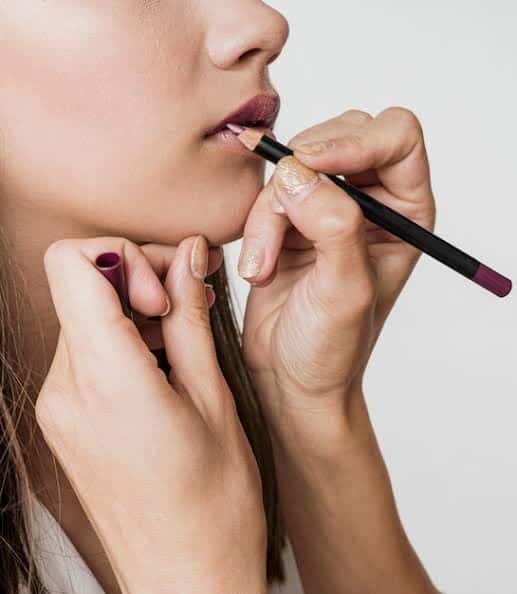 Define and Perfect: The Ultimate Guide to Lip Liners