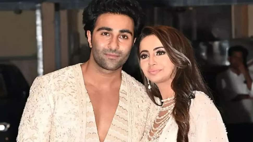 Aadar Jain's Filmy Style Proposal To Alekha Advani At His Roka Is A Proof He Is A Total Kapoor