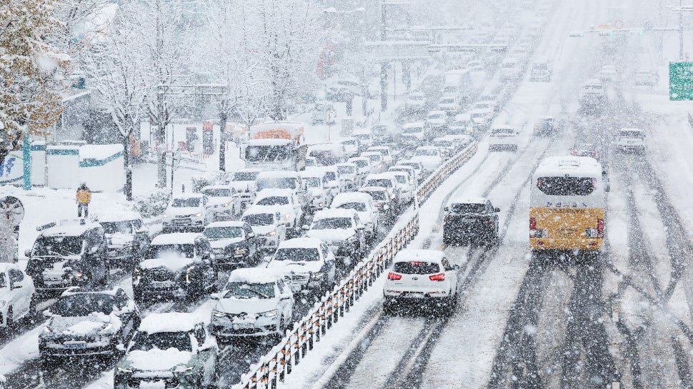 South Korea: Seoul's First Snow Of The Season Breaks 117-Year-Old ...