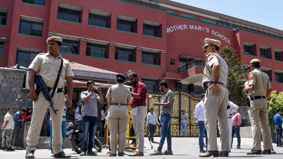 Give $30,000 Or Else...: Several Delhi Schools Receive Bomb Threats, Children Sent Home | India News | Zee News