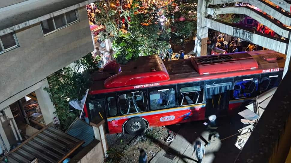 Kurla Bus Accident: four Lifeless, 25 Injured As BEST Bus Crashes Into Pedestrians, Automobiles In Mumbai | Video