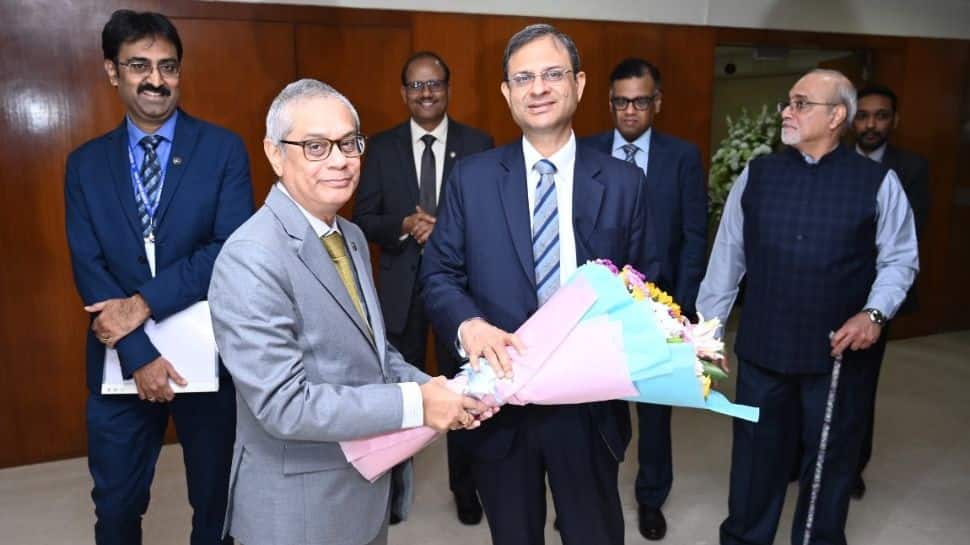 Sanjay Malhotra Takes Charge As New RBI Governor | Economy News  zeenews.india.com