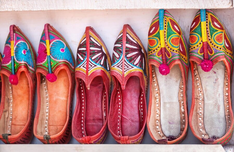 A Step Towards Tradition: The Allure of Women's Mojaris A Step Towards Tradition: The Allure of Women's Mojaris
