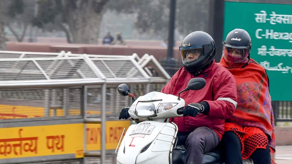 Delhi Climate Forecast: Chilly Wave Makes Individuals Shiver; Temperature Dips Beneath 5 Deg C