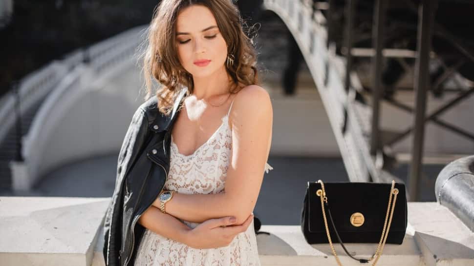 Buying a Handbag or Shoulder Bag: More Than Just a Carry-all Buying a Handbag or Shoulder Bag: More Than Just a Carry-all