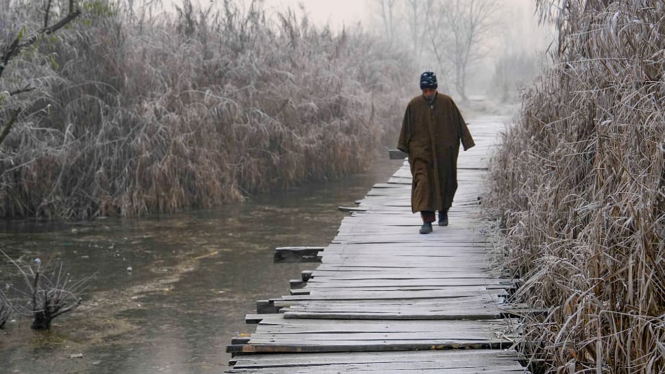 Kashmir Shivers At Minus 8 Degrees; Residents Face Power Cuts Amid Severe Cold