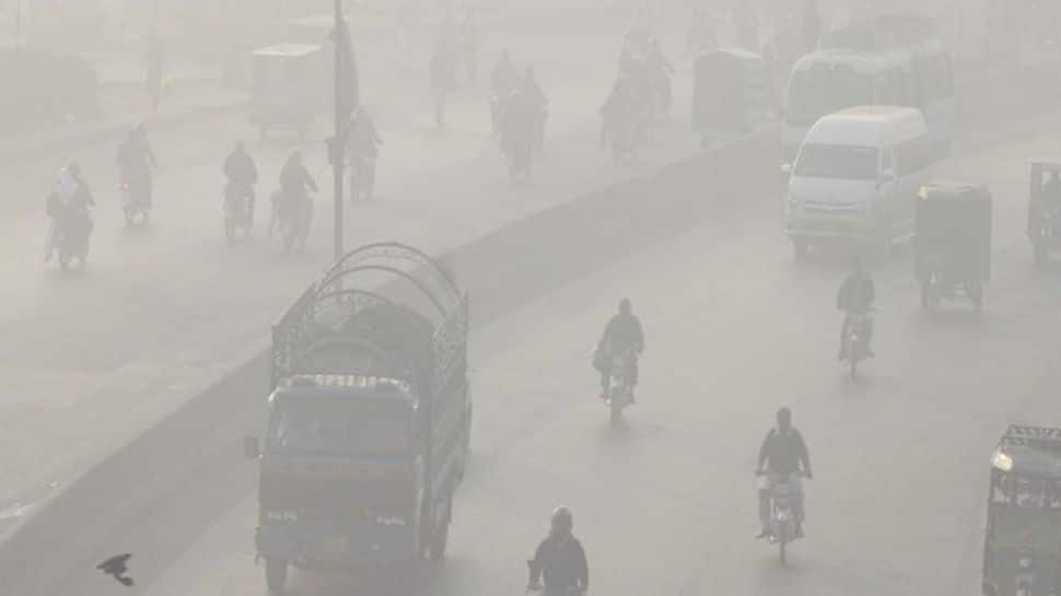 Pakistan: Extreme Smog Blankets Karachi As Chilly Wave Intensifies