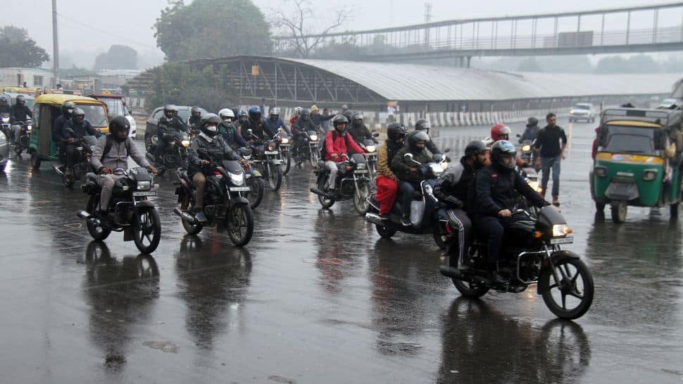 Weather Update: Delhi Records Above-Average Minimum Temperature For Second Consecutive Day; Air Quality Remains Near Severe Category