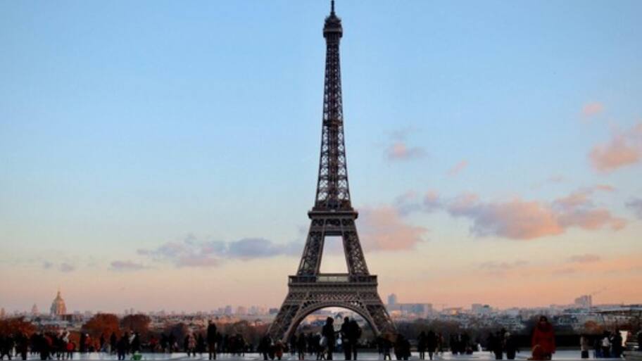 Fire At Eiffel Tower: 1,200 Tourists Evacuated After Flames Erupt At ...
