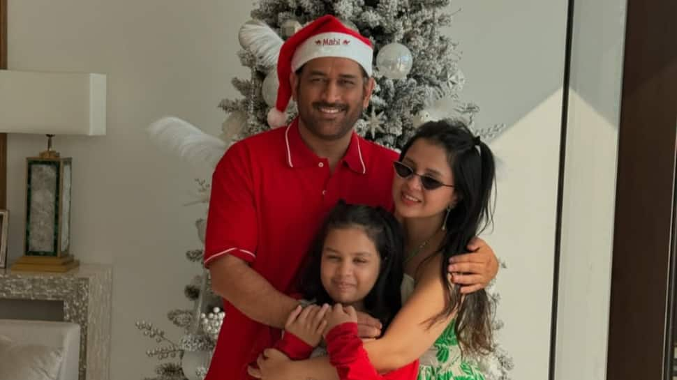 MS Dhoni Turns Santa Claus For Sakshi And Ziva To Celebrate Christmas 2024, Breaks The Internet | See Pictures