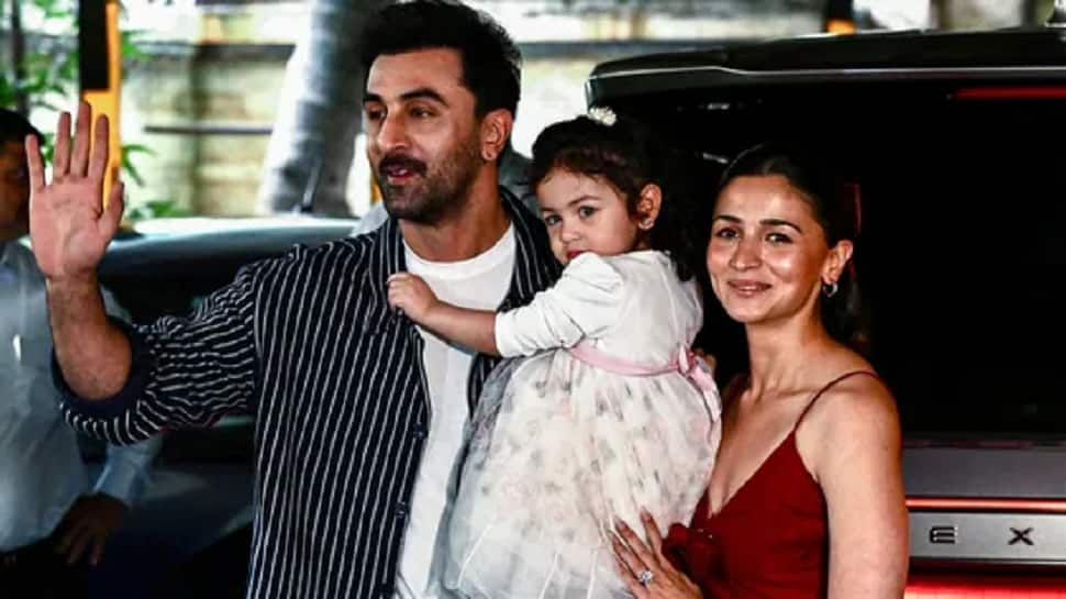 Did Ranbir Kapoor Push Alia Bhatt’s Hand Away While Posing With Raha Kapoor?