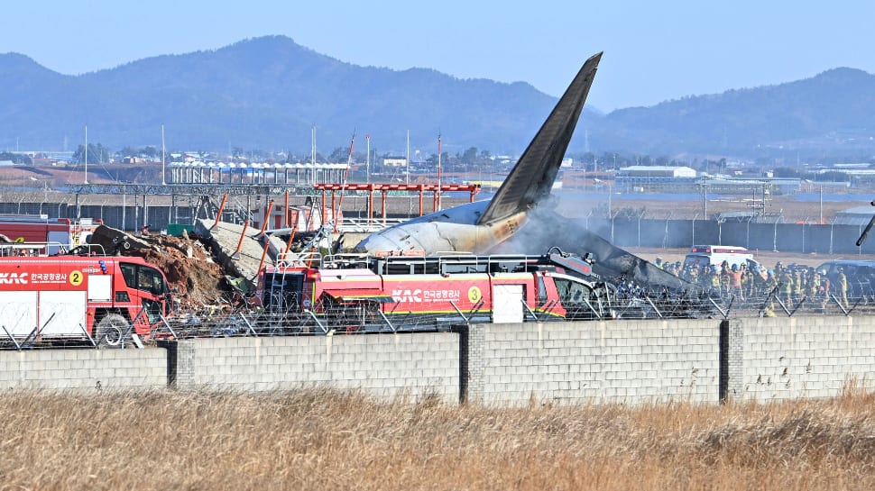 181人を乗せた飛行機、韓国の空港に着陸中に火災 |ビデオ |ワールドニュース