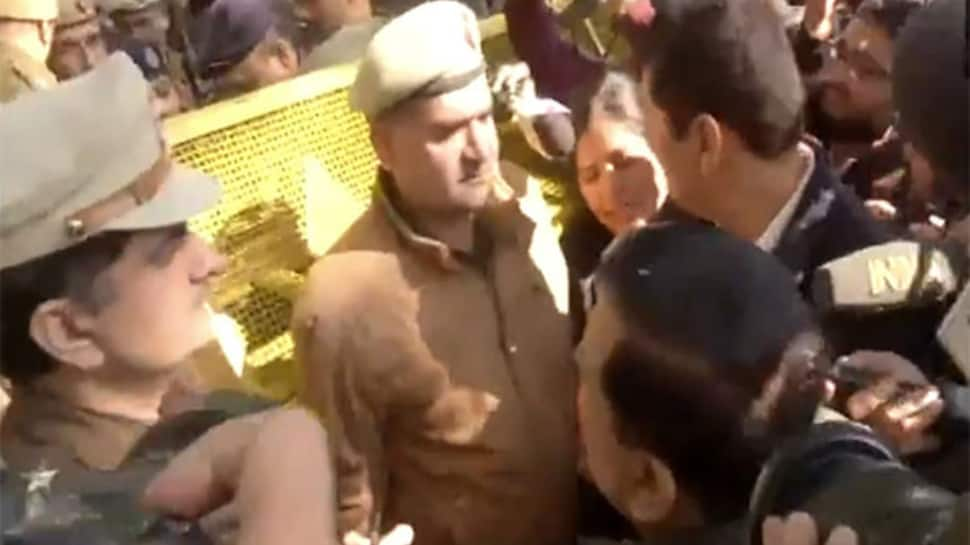 Police Block AAP Leaders At Delhi CM’s Residence Throughout ‘Sheesh Mahal’ Investigation