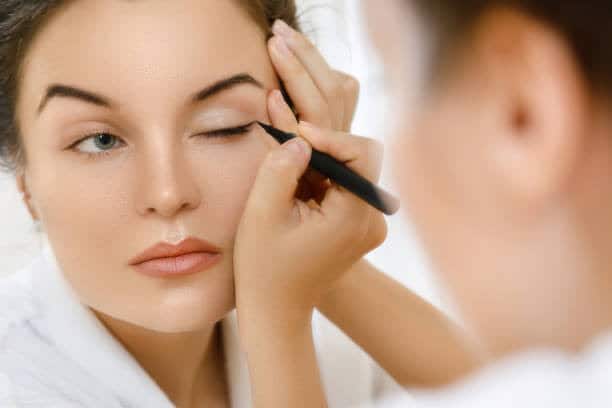 Perfect Your Eye Makeup: The Ultimate Eyeliner Guide
