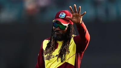 Chris Gayle (695 Runs)