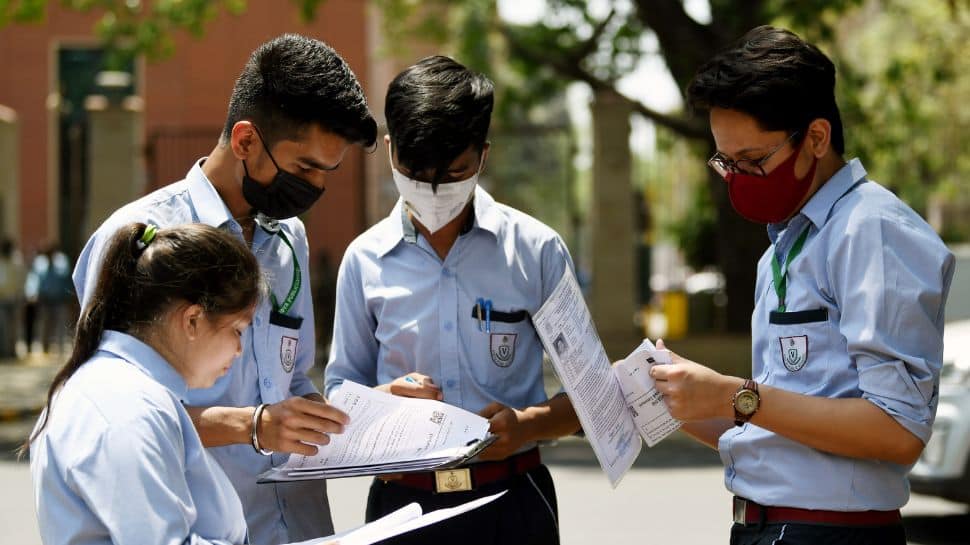 CBSE Issues Show-Cause Notices To 29 Schools For Enrollment Irregularities CBSE Issues Show-Cause Notices To 29 Schools For Enrollment Irregularities