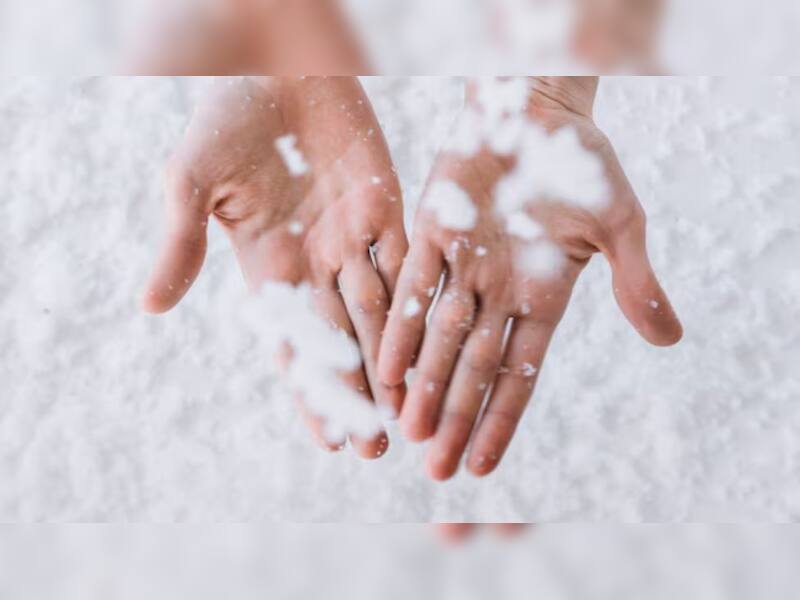 Why Do Hands and Feet Feel So Cold in Winter? 9 Easy Ways To Keep ...