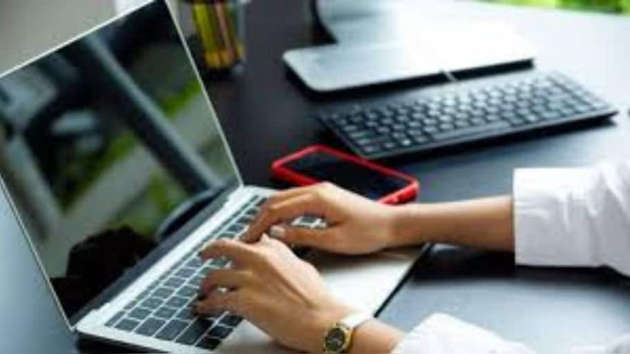 Global PC Market Up 3.7 Per Cent, Over 25 Per Cent Laptops Now GenAI ...