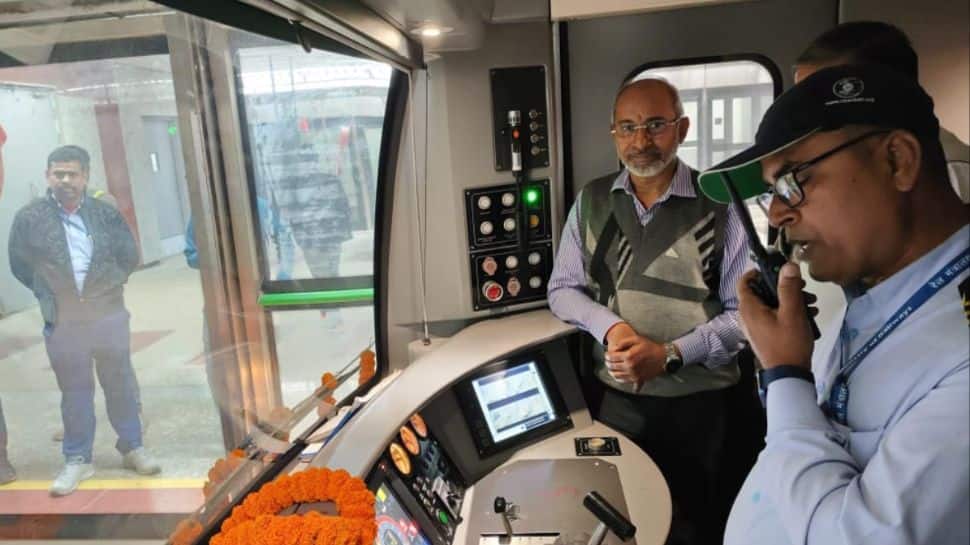 Metro Railway Kolkata Conducts First Trial Run Between Sealdah And Esplanade | Mobility News  zeenews.india.com