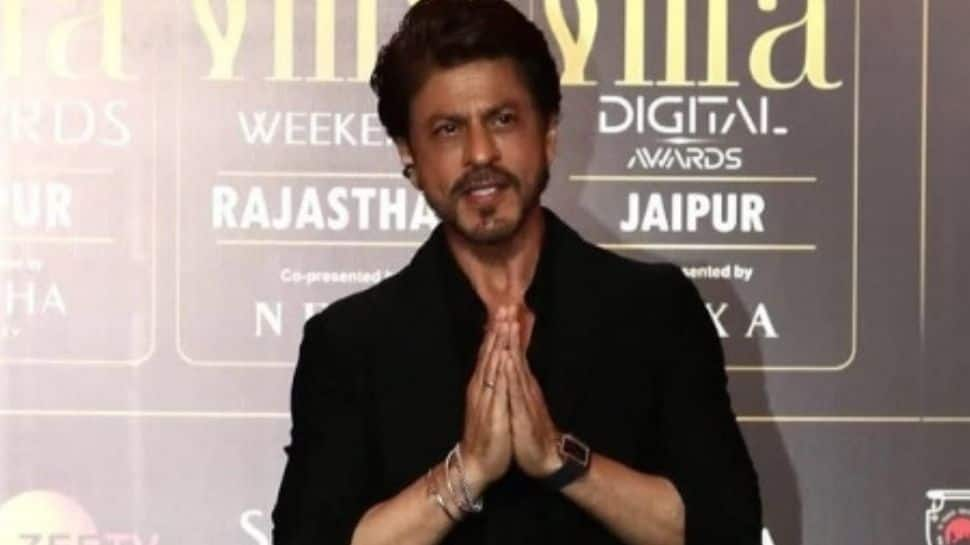 Shah Rukh Khan Turns Heads At IIFA 2025 Pre-Event His Statement Ear Cuff Stole The Spotlight