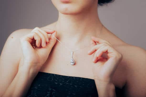 Women’s Neck Chains: Timeless Elegance and Versatility for Every ...
