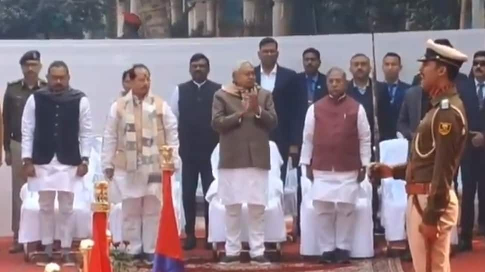 Bihar CM Nitish Kumar Claps During Tribute Event To Mahatma Gandhi; Tejashwi Yadav Terms Him Godse Worshipper