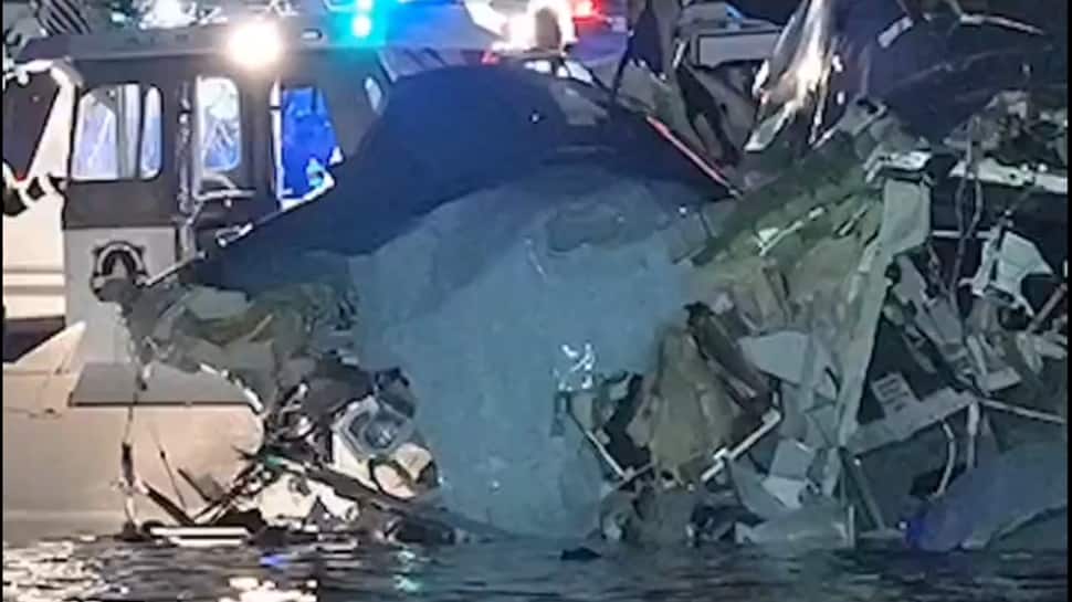 US Plane Collision: 28 Bodies Recovered; Authorities Say No Survivors Found After Mid-Air Crash | World News  zeenews.india.com