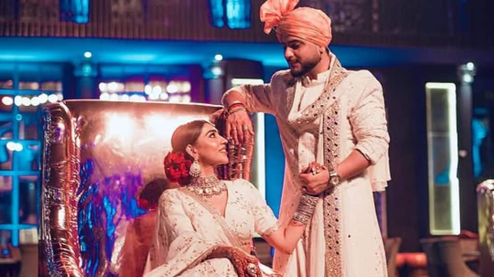 Singer Millind Gaba And Wife Pria Beniwal Announce Pregnancy - WATCH