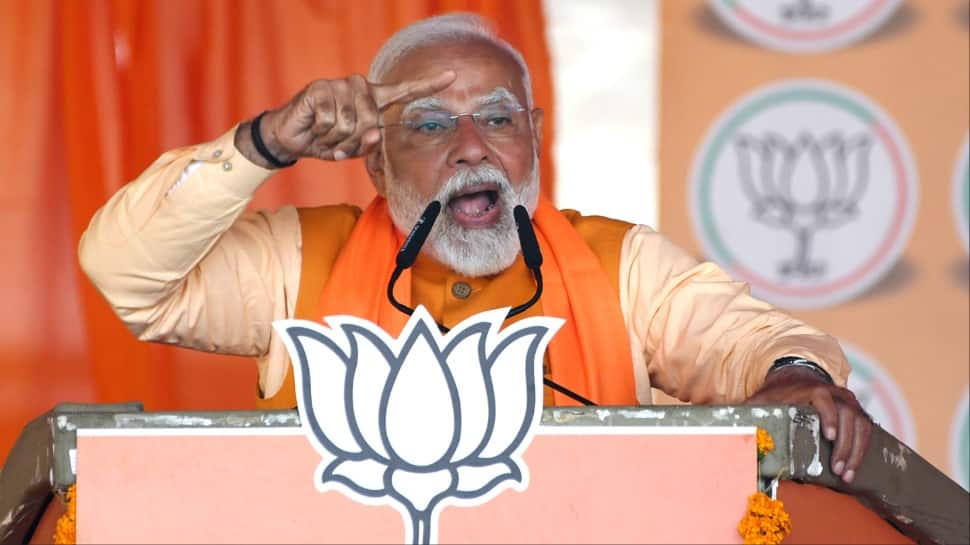 'Jhaadu Ke Tinke Bikhar Rahe Hai': PM Modi Goes All Out Against AAP As Delhi Poll Campaign Enters Final Stage