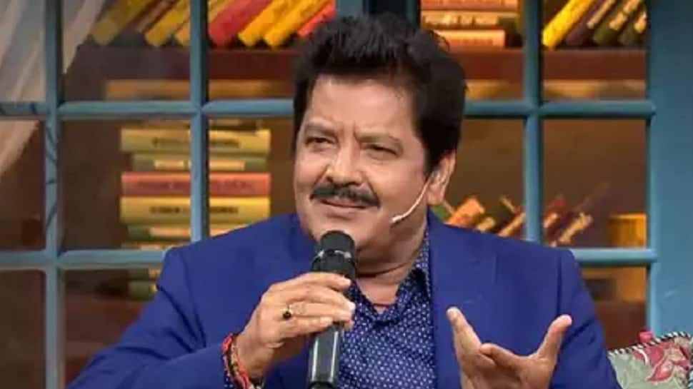 When Udit Narayan Kissed Karisma Kapoor & Shreya Ghoshal; Their Reaction Brings Him More Criticism