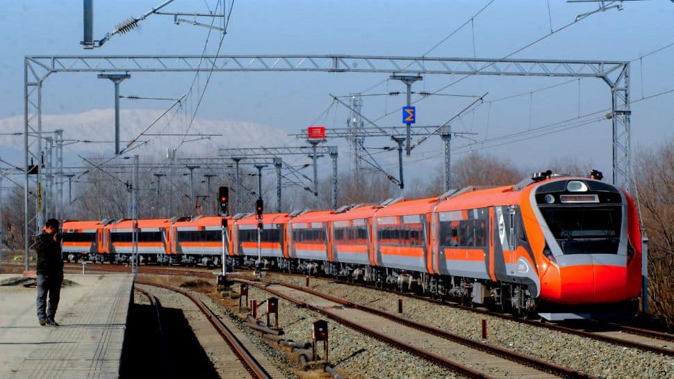 Vande Bharat Express Features